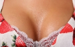 Обнаженная женская грудь